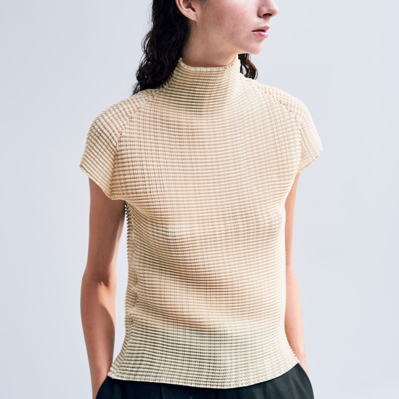 ISSEY MIYAKE Wooly Pleats - Picture 2 of 3